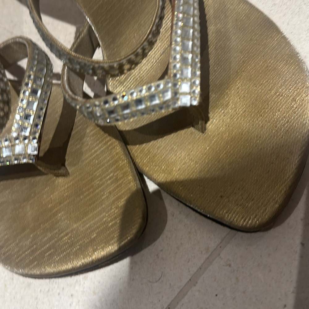 Beautiful sandals. - Picture 6 of 10